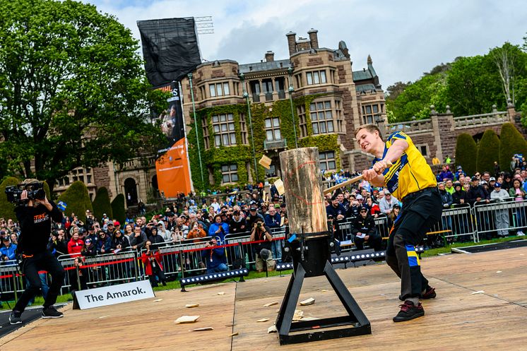 Emil Hansson jagade medalj under dagens tävlingar här i grenen Standing Block Chop.