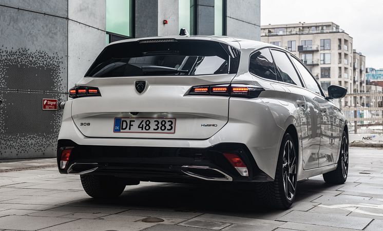 Peugeot 308SW Hybrid lowres PR-18
