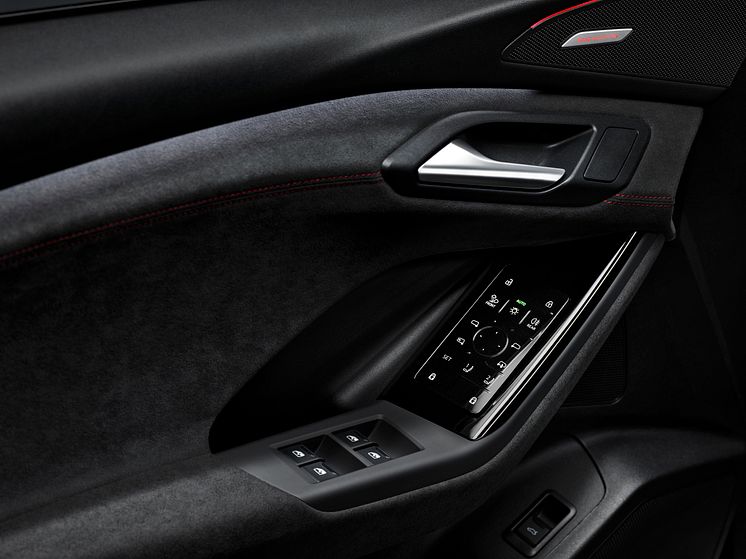 Audi Q6 e-tron kontrolpanel i førerdøren
