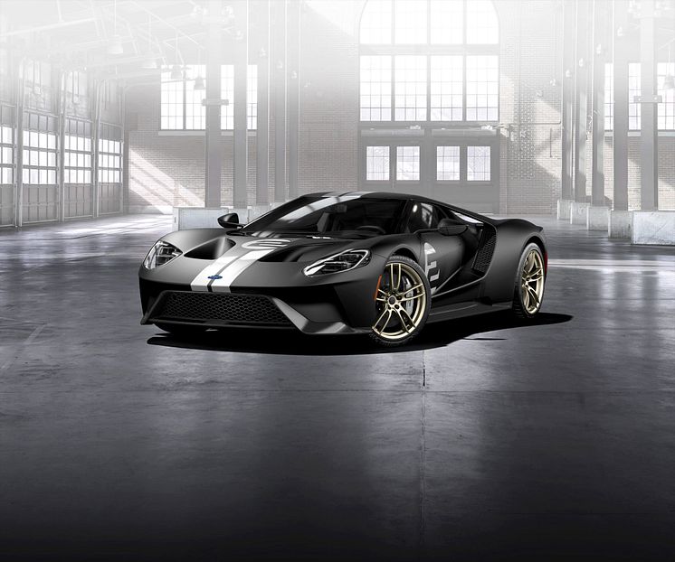 A vadonatúj, 2017-es Ford GT ’66 Heritage Edition modellváltozat a történelmi versenyautó-fényezéssel idézi fel az 1966-os Le Mans-győztes gép emlékét