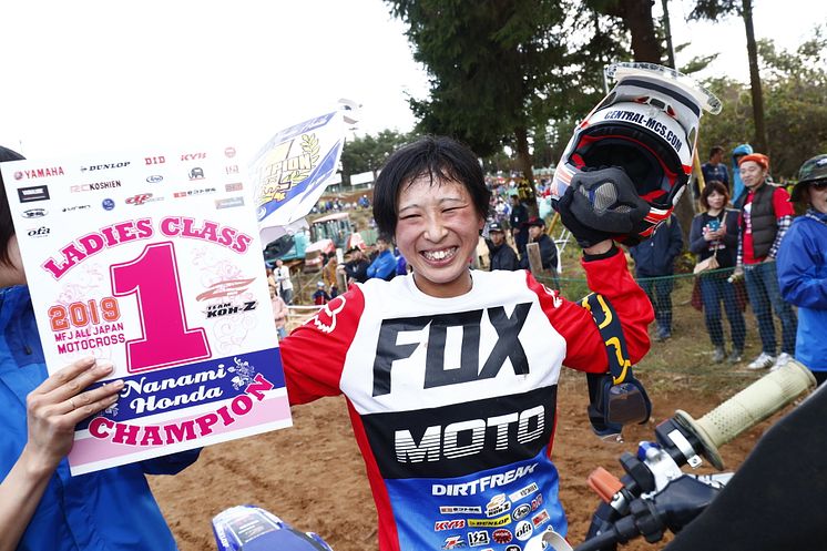 2019102804_017xx_JMX_Rd8_本田選手_4000