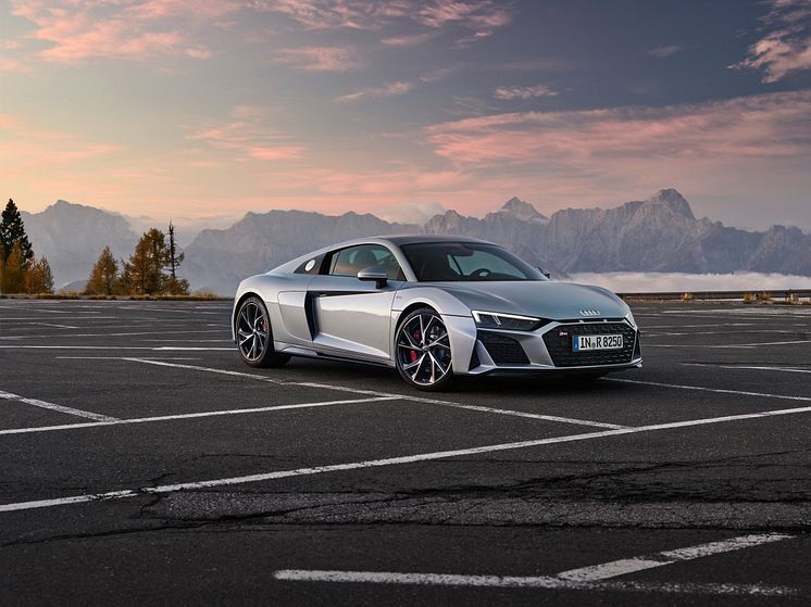 Audi R8 V10 RWD (Florettsølv)