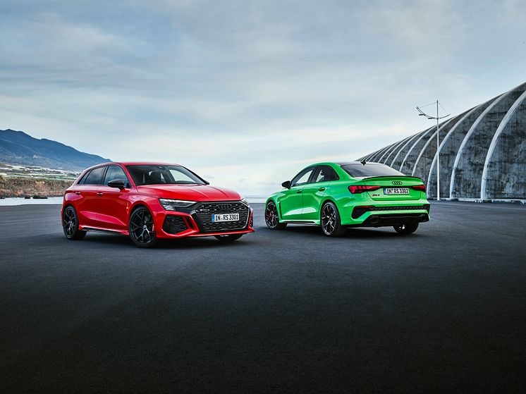 Audi RS 3 Sportback (Tangorød) og RS 3 Limousine (Kyalamigrøn)