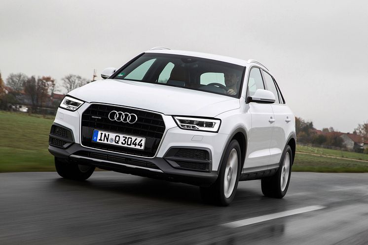 Audi Q3 white front left side