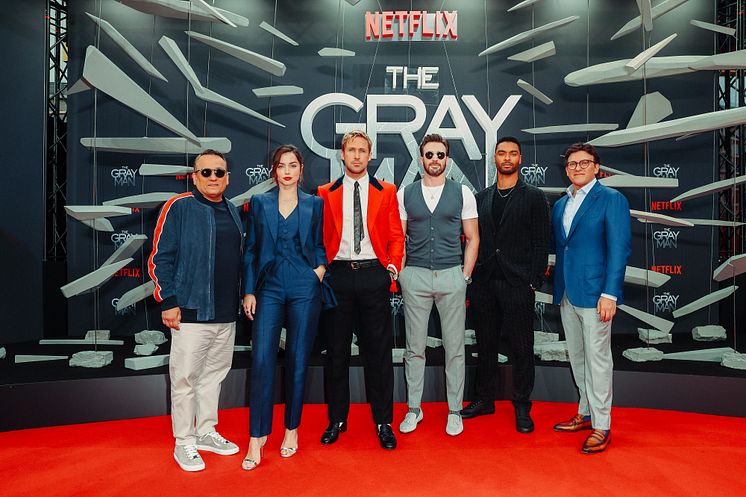 Joe Russo, Ana de Armas, Ryan Gosling, Chris Evans, Regé-Jean Page og Anthony Russo ved The Gray Man premieren