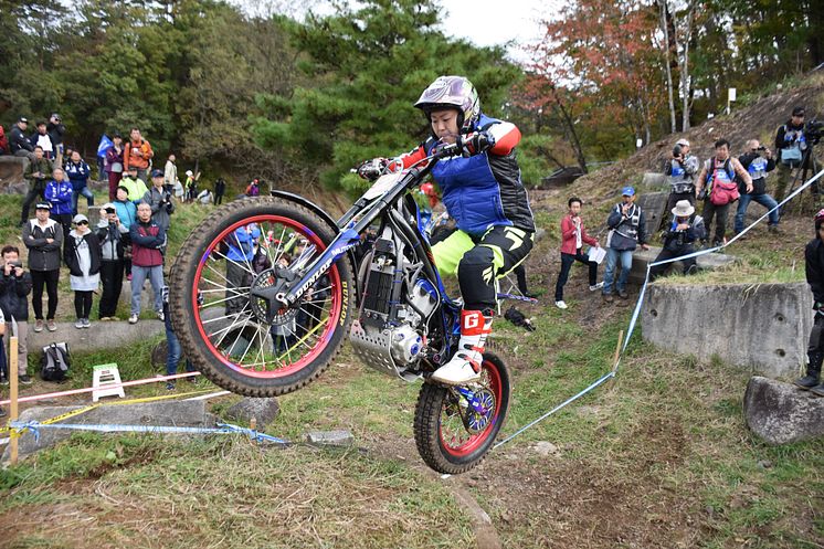 2019110403_006xx_JTR_Rd7_野崎選手_4000