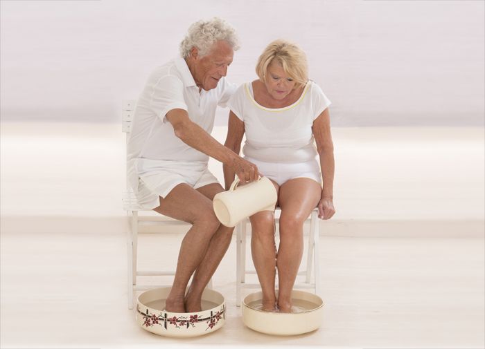 Ältere Menschen: gepflegte Füße für mehr Wohlbefinden