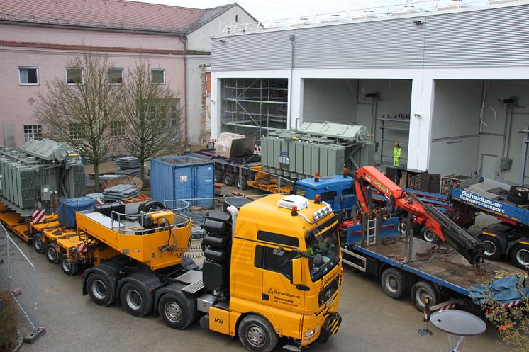 Blick von oben auf die Arbeiten am Umspannwerk in Altdorf.