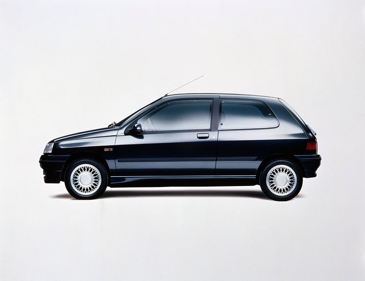 2020 - 30 years of Renault CLIO - Renault CLIO I (1990-1999).jpg