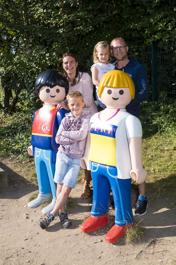 Familie im PLAYMOBIL-FunPark