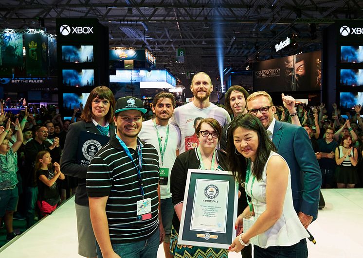 Új csúcs a GUINNESS WORLD RECORDS™ történetében: a játékosok 48 órán át versenyeztek a Forza Motorsport 6 videojáték Le Mans-i pályáján!