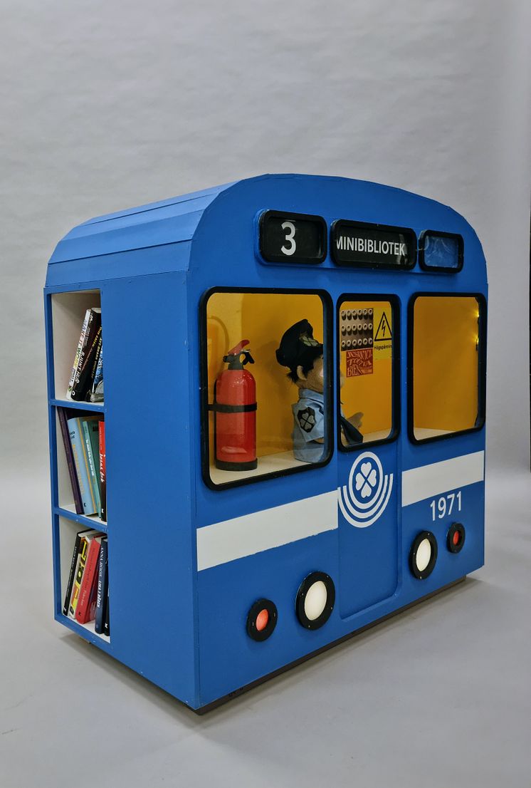 Minibibliotek - minitunnelbanevagn med böcker