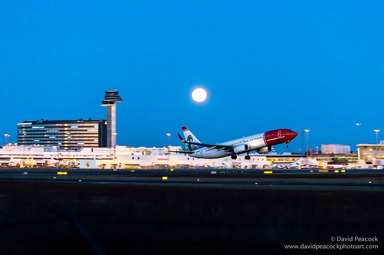 Norwegian's 737-800 take-off