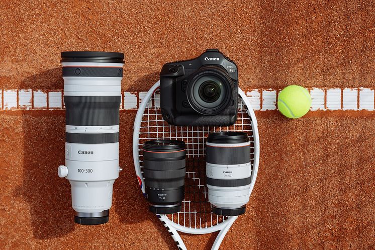 EOS R1_Ambient_camera_and_lenses_on_tennis_court_64982.jpg