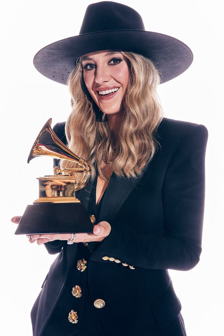 Lainey Wilson & her Grammy Award