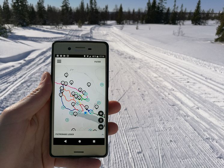 Lofsdalens app med skidspår i bakgrunden