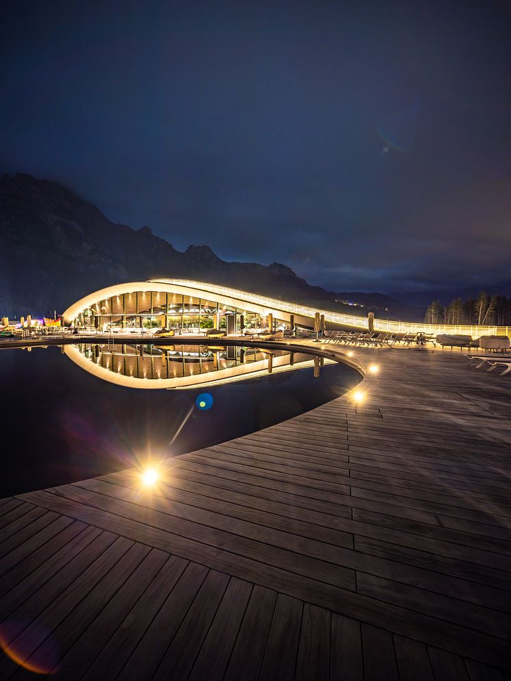 Wellness Terrasse mit Holz: „ATMOSPHERE by Krallerhof