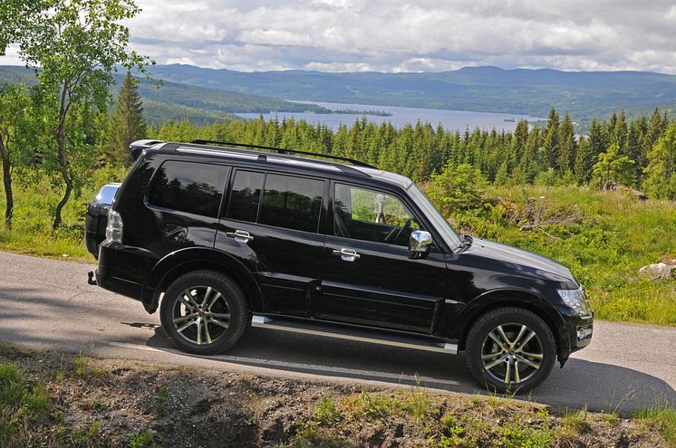 Mitsubishi Pajero 2016