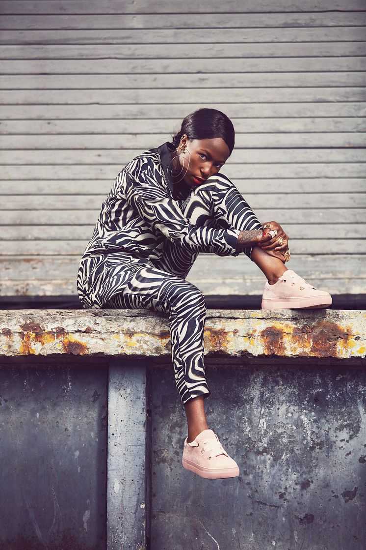Sabina Ddumba för Sneakers Corner by Scorett