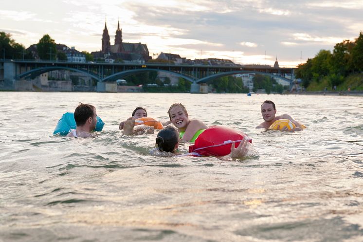 Rheinschwimmen in Basel, Copyright Basel Tourismus / Andreas Zimmermann