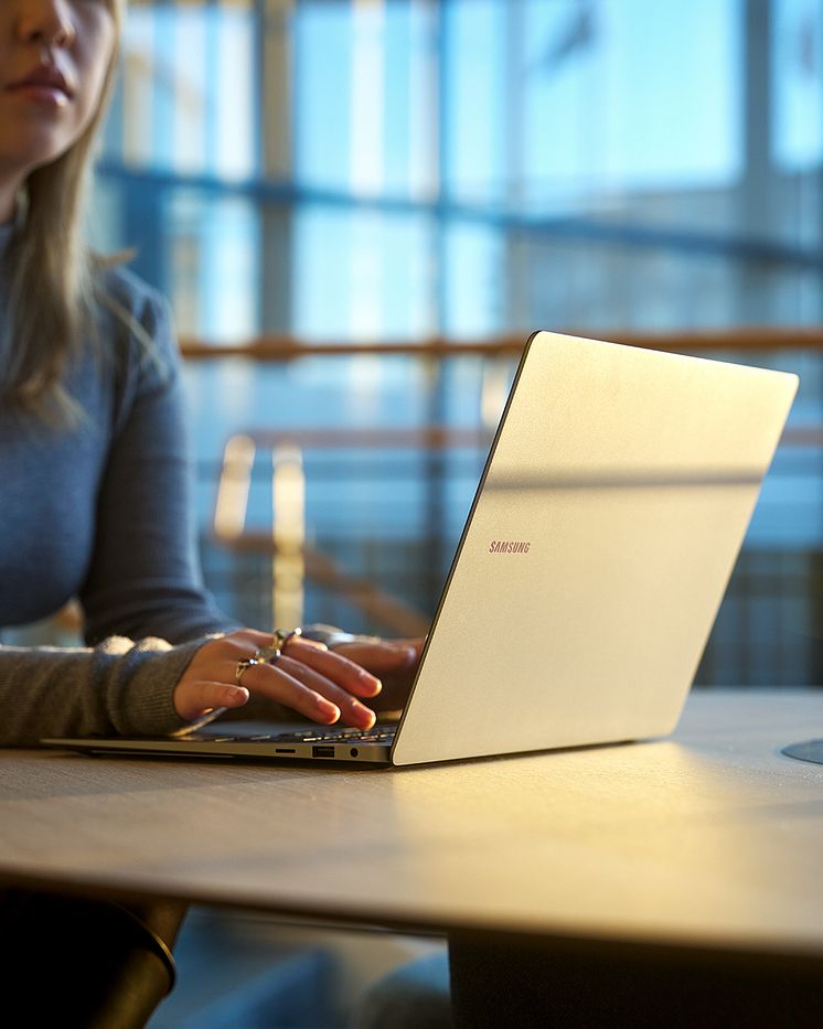 Galaxy Book5 Pro_1_4x5.jpg