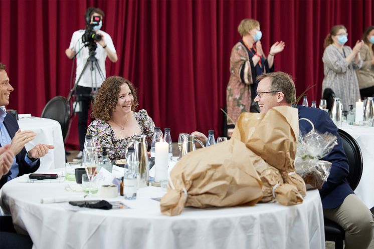 Jordbrugsteknologstuderende Michelle Nielsen og Markedschef i Danish Agro Per Hoffmann Jensen