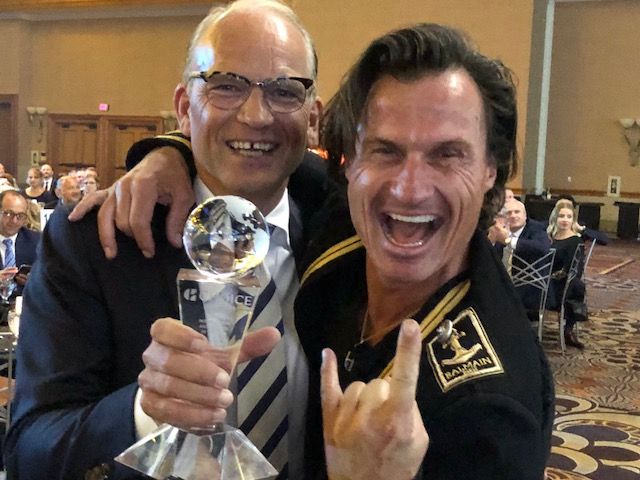 FEIRET I LAS VEGAS: Torgeir Silseth, administrende direktør, og Petter Stordalen, grunnlegger av Nordic Choice Hotels, mottok prisen på Choice Hotels International-konferansen.