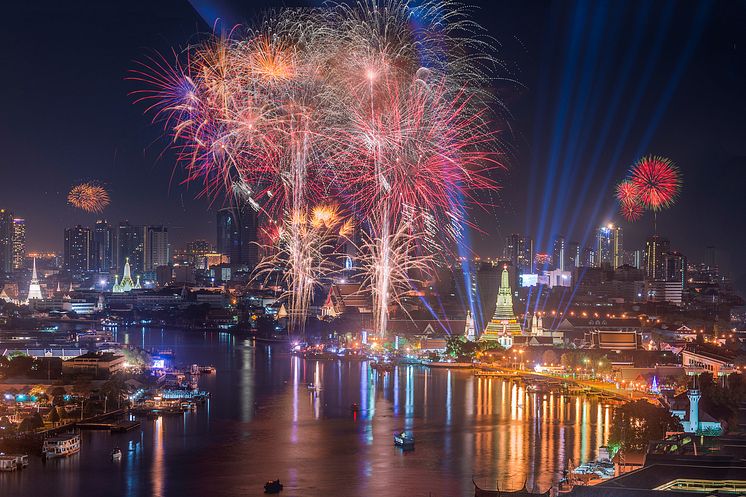 DEST_THAILAND_BANGKOK_CHAOPHRAYA-RIVER_WAT-ARUN_FIREWORKS_GettyImages-587438216_Universal_Within usage period_76522.jpg