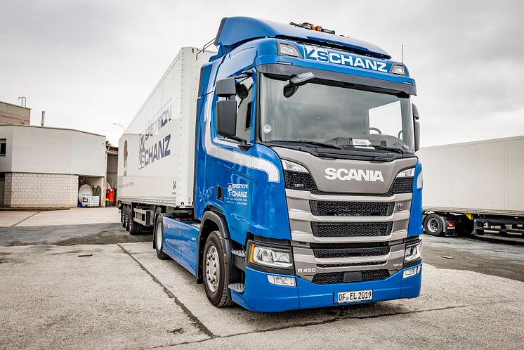 Scania R 450 Hybrid der Spedition Schanz