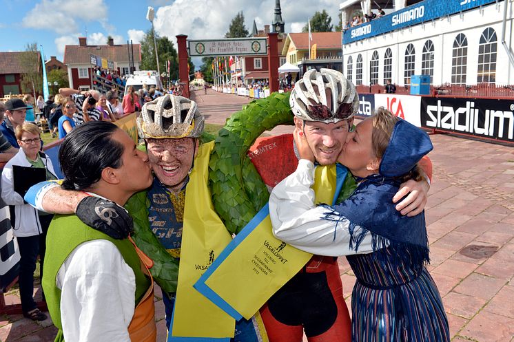 Fredrik Ericsson och Alexandra Engen vann CykelVasan 2013
