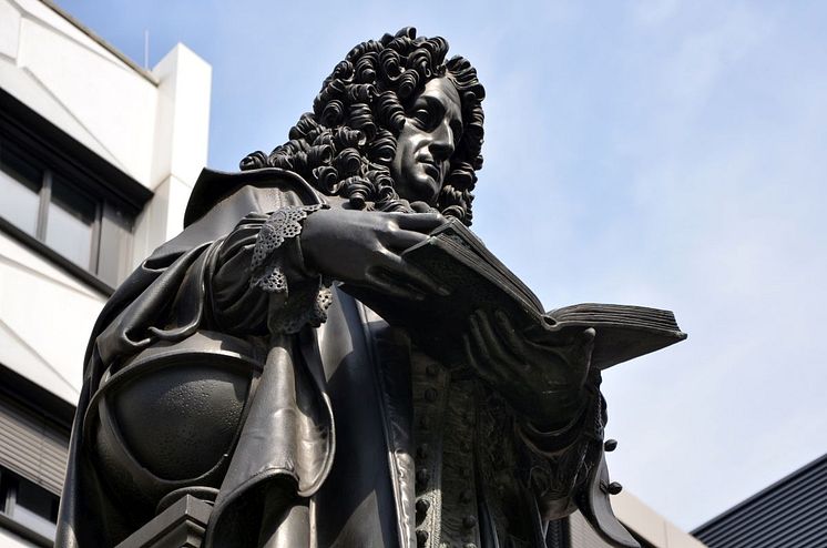 Das Leibniz-Denkmal im Innenhof der Universität Leipzig