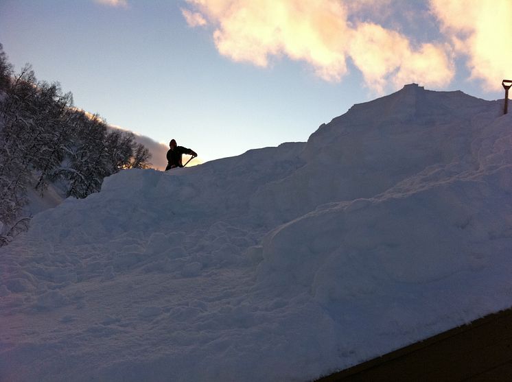 Mye snø på taket