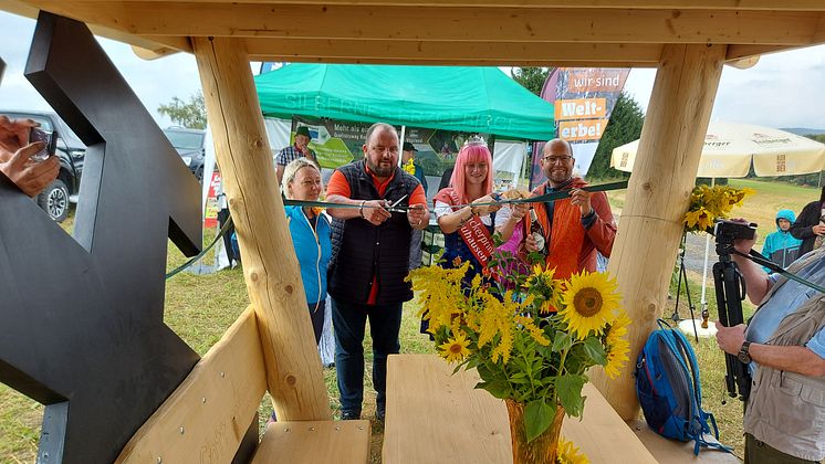 Einweihung Sitzgruppe Biermannkreuzung Neuhausen_2_Foto TVE_Birgit Knöbel.jpg