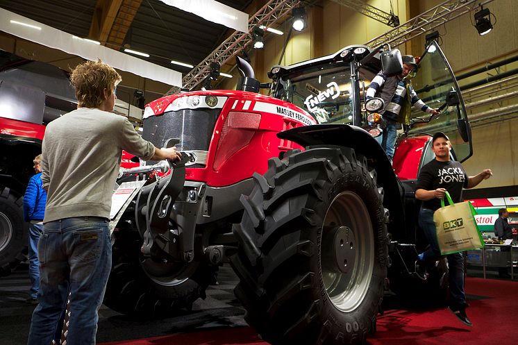 Massey Fergusson 8737