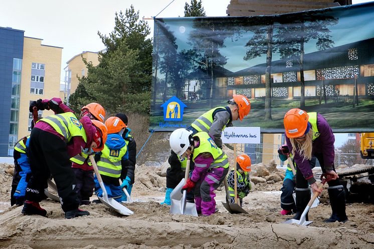 Första spadtaget för Hjältarnas hus