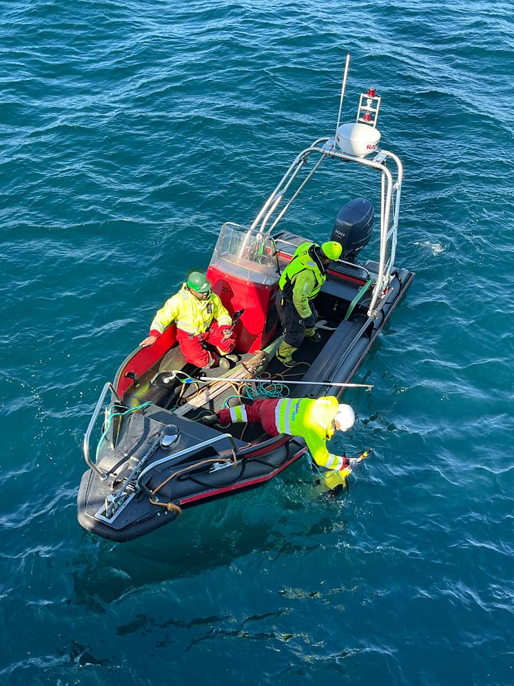 Seaglider deployment Photo Pierre Priou.jpg