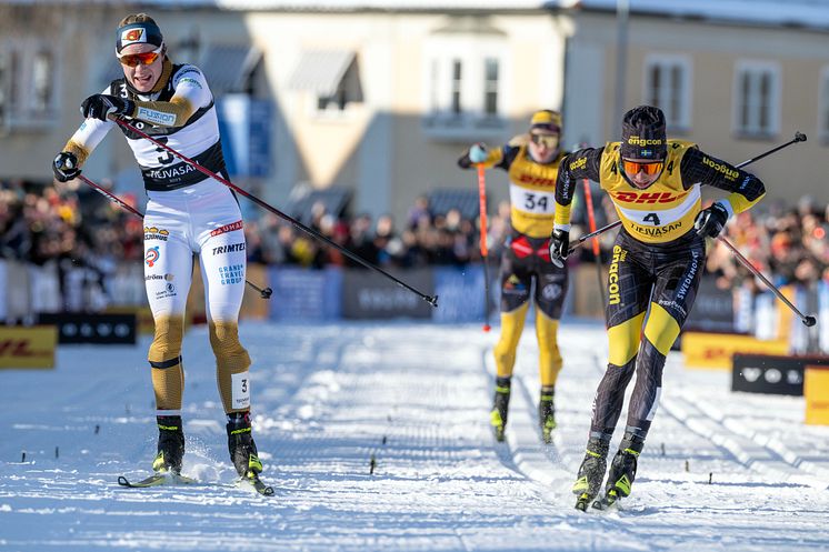 Finish Tjejvasan 2023 30 km Left 2nd Magni Smedaas Right winner Ida Dahl