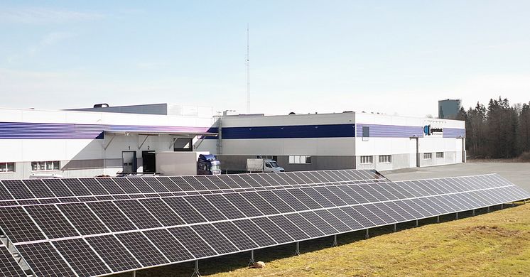 Under 2020 installerade Gjuteriteknik solceller på företagstomten vilket, tillsammans med vindkraftparken, har gjort företaget självförsörjande på e