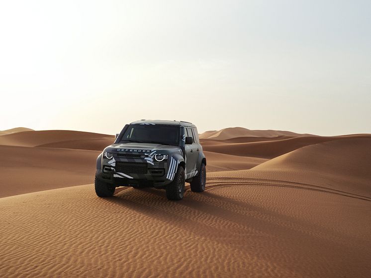 DEFENDER_RALLY_FRONT_3_4_01.jpg