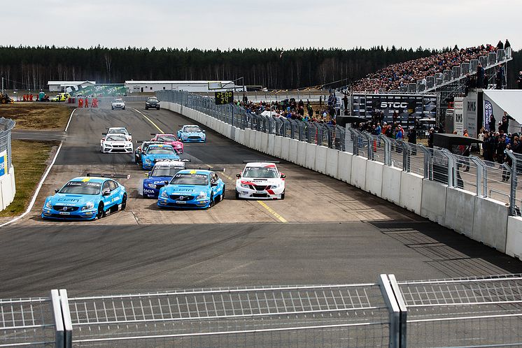 Närmast perfekt Skövdehelg för Dahlgren och 40:e STCC-segern för Richard Göransson