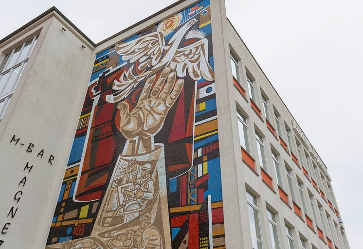 Mosaik an einer Hauswand in Eisenhüttenstadt 