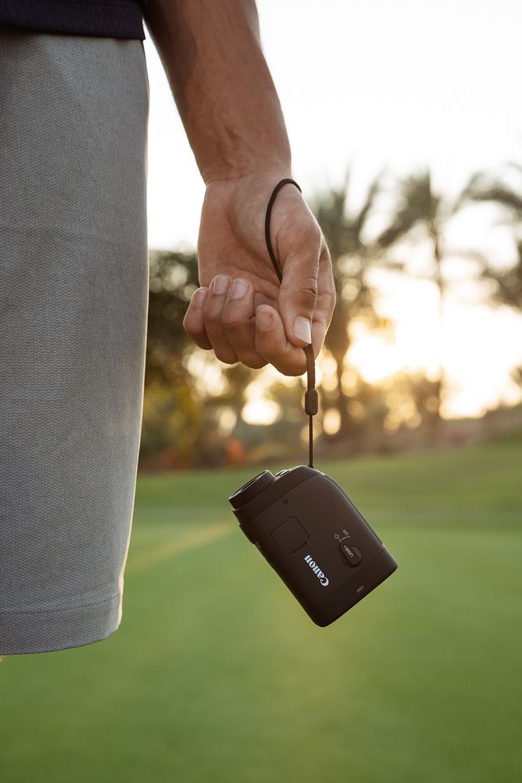 Powershot GOLF_Lifestyle_product_hanging_62753.jpg