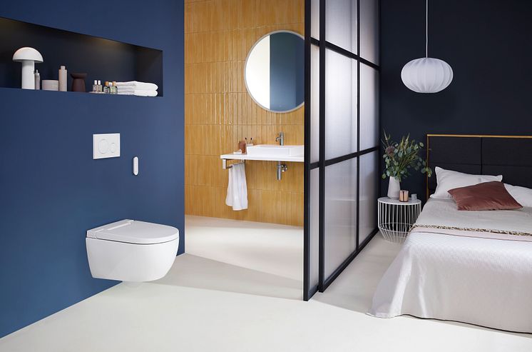 2024_Geberit AquaClean Alba_Private_Remote control_Sigma20_ONE_Option_Room with bed_Original.jpeg