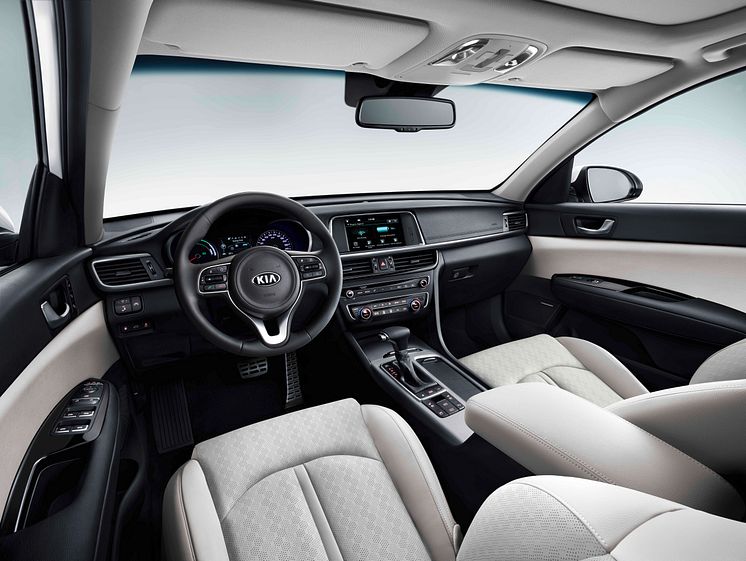 Kia Optima Sportswagon PHEV - interior