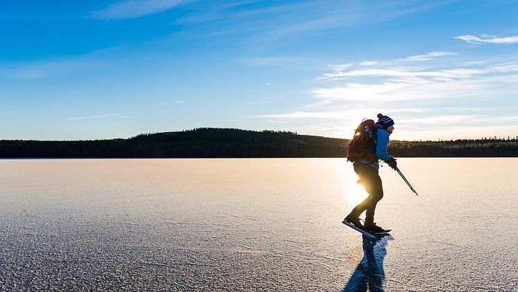 Långfärdsskridskor i Järvsö. Foto Emrik Jansson_låg kopiera