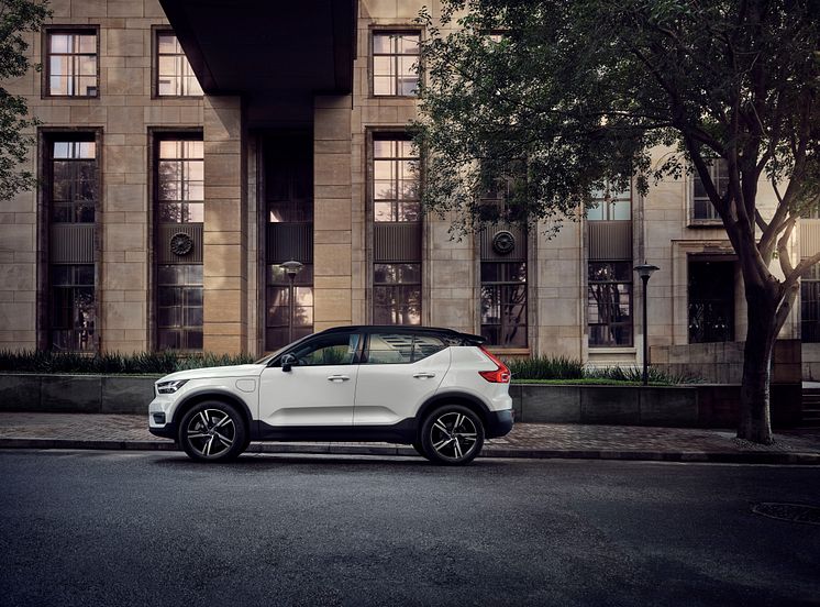 Volvo XC40 T5 plug-in hybrid i Crystal White Pearl