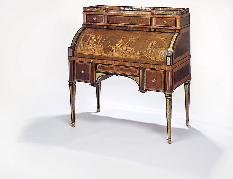 David Roentgen: A German Louis XVI gilt bronze bureau