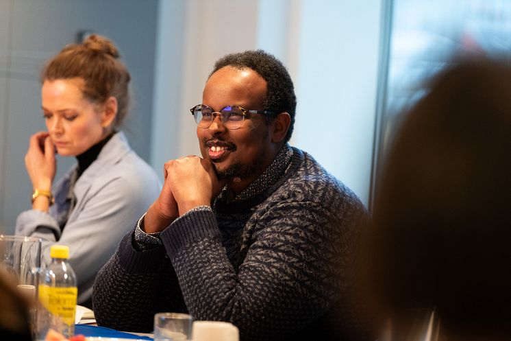 20 jan fikk juryen forslagene presentert i 22 julisenteret