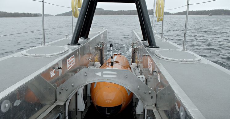 Hi-res image - Kongsberg Maritime - The team demonstrated the USV Maxlimer's unique ability to launch and recover a KONGSBERG HUGIN AUV