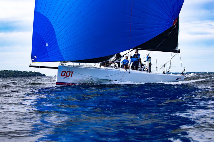 Hi-res image – YANMAR – The Melges IC37, an innovative amateur one-design class boat, is powered by the YANMAR 3YM20 Saildrive